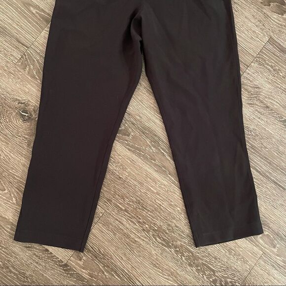 Lululemon on the fly pant nwot - Picture 2 of 5